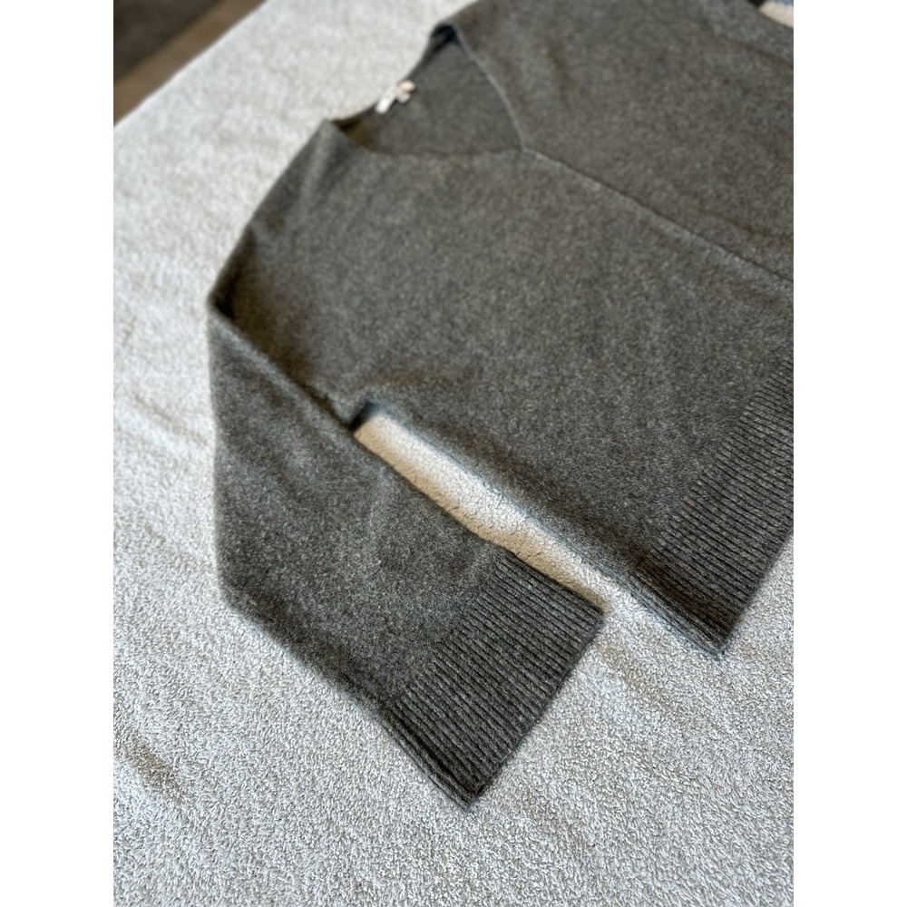 Madewell Donegal‎ Bartlett V-Neck Pullover Sweater in Coziest Yarn Gray Size L - Picture 4 of 12